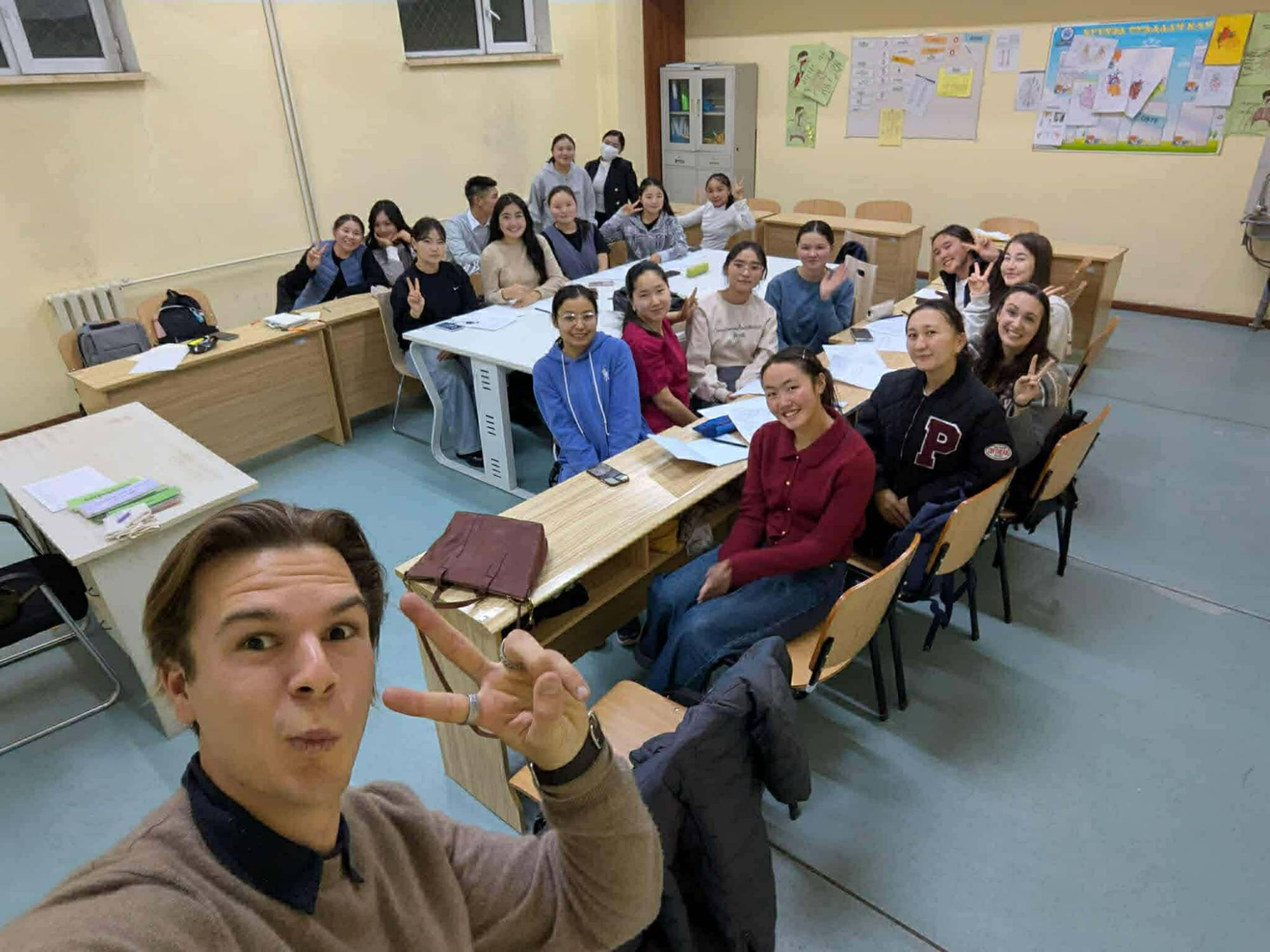 Англи хэлний Институтийн Англи хэлний багш Grayson Elam , Abby Rigdon нарт хамтран ажиллах санал тавьж 2022-2023 оны хичээлийн жилээс эхлэн 3 дахь жилдээ Ярианы англи хэлний сургалтыг оюутнуудад амжилттай зохион байгуулж байна.